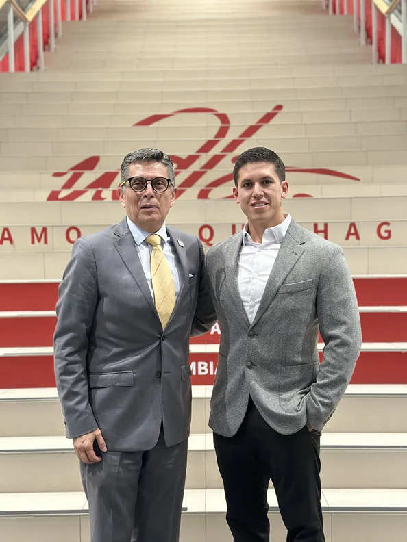 Milton Bojorque en un evento del sector inmobiliario